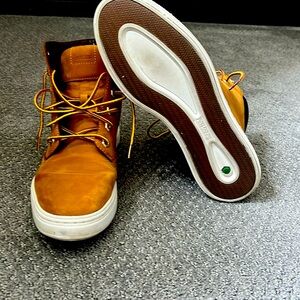 Timberland Womens Size 9. Worn a couple times really good condition